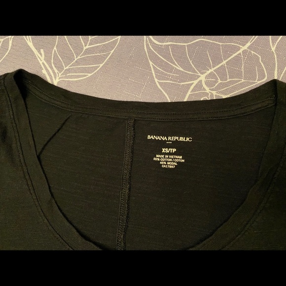 3/$15 Banana Republic Tshirt - Picture 2 of 4